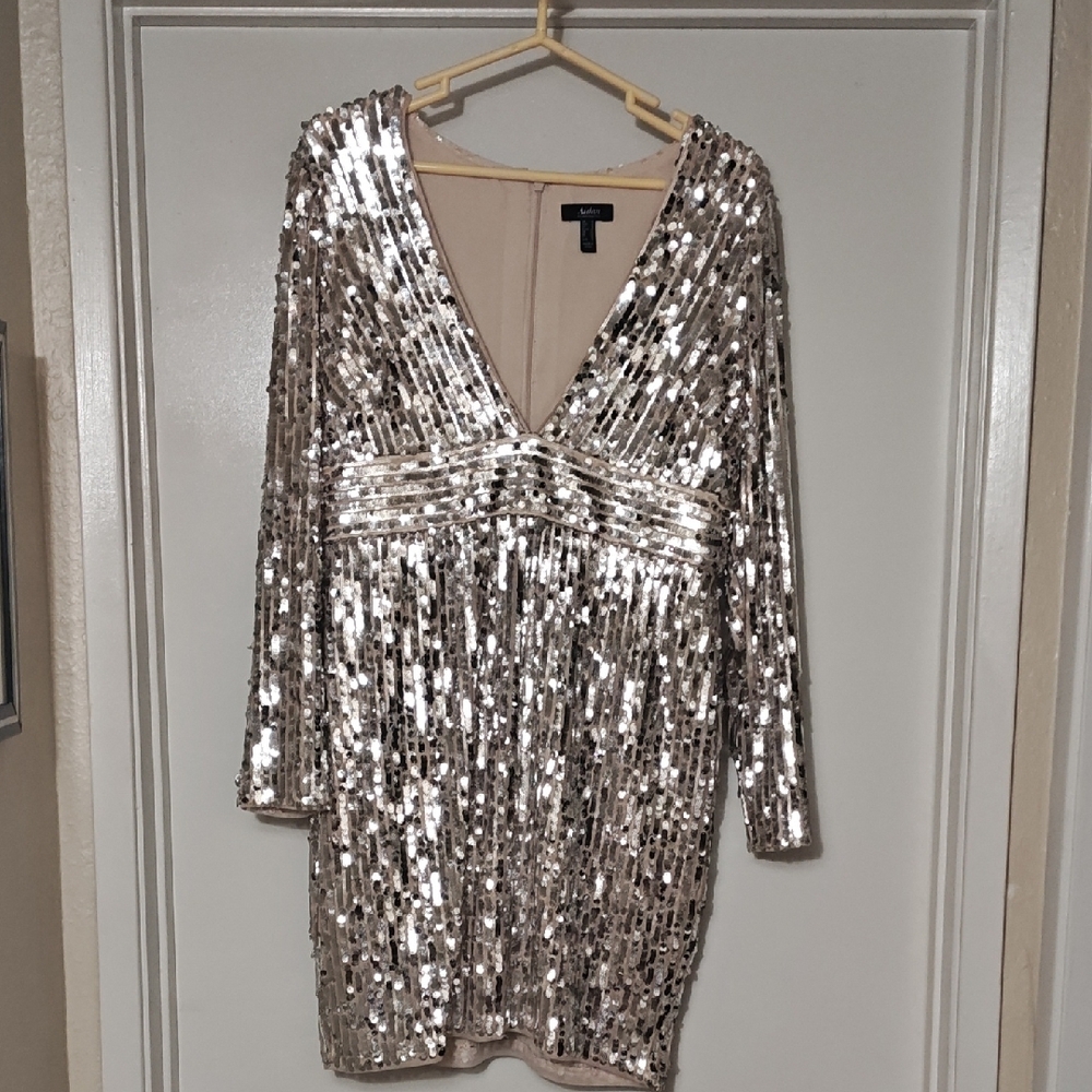Aidan Mattox Long Sleeve Deep V Neck Sequin Dress Night Cocktail Womens